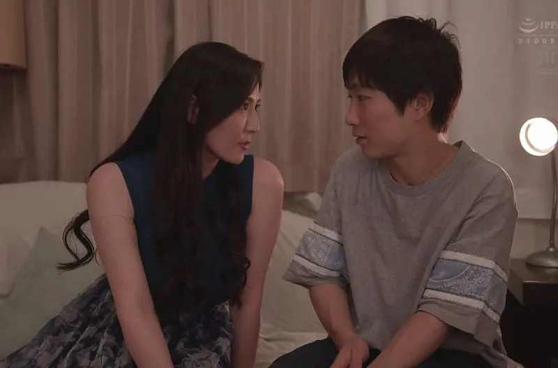 Người chồng lạnh nhạt, vợ uống rượu rồi lén lút với cậu sinh viên trẻ