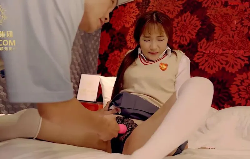 Tiểu thư dùng thân đền tiền cho bố vay tiền bọn xã hội đen