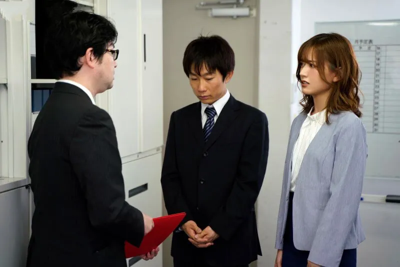 Nghi ngờ người vợ địt nhau với thực tập sinh, người chồng lắp camera và cái kết bất ngờ