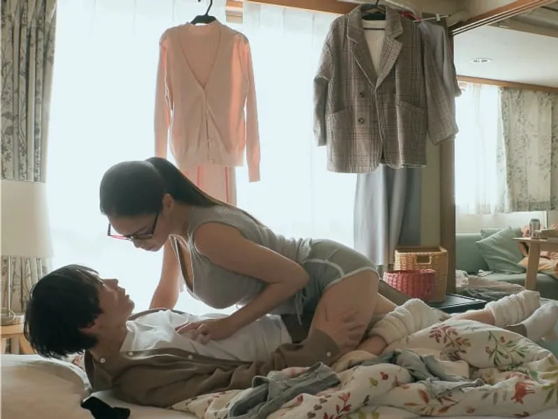 được chị nhà sát bên "an ủi" khi người yêu đi ngoại tình